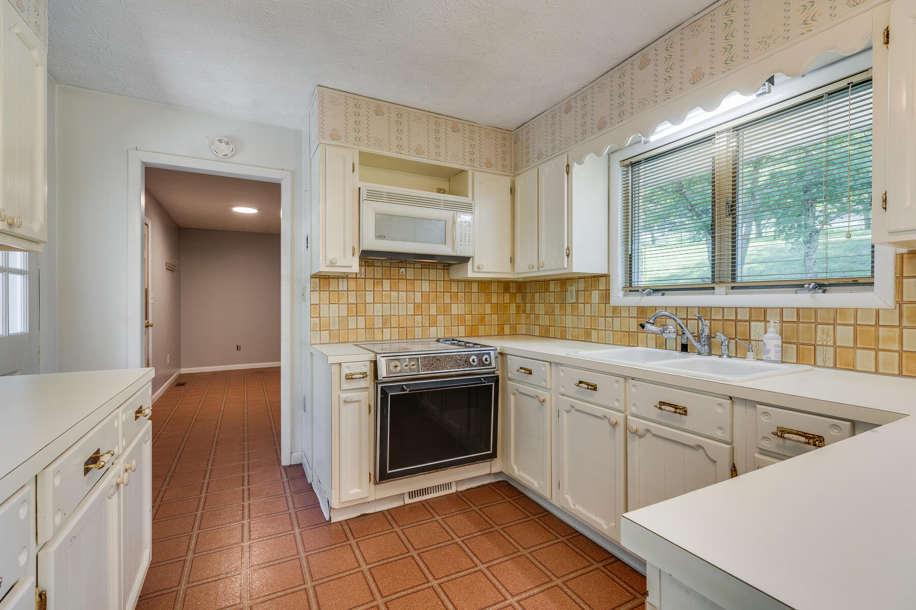 289 Fall Creek Road Blountville, TN 37617 - Photo 10 of 57 013