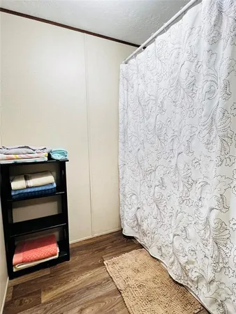 a room with lots of people