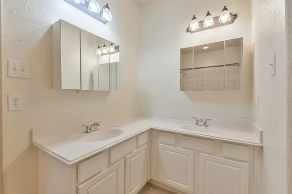 $1,950 | 10909 Redbird, Conroe, TX 77385