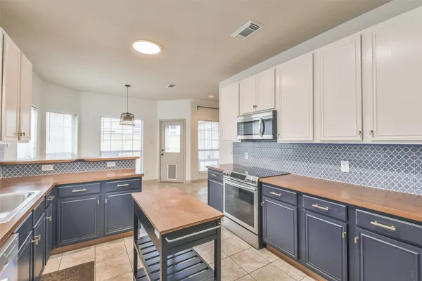 $1,950 | 10909 Redbird, Conroe, TX 77385