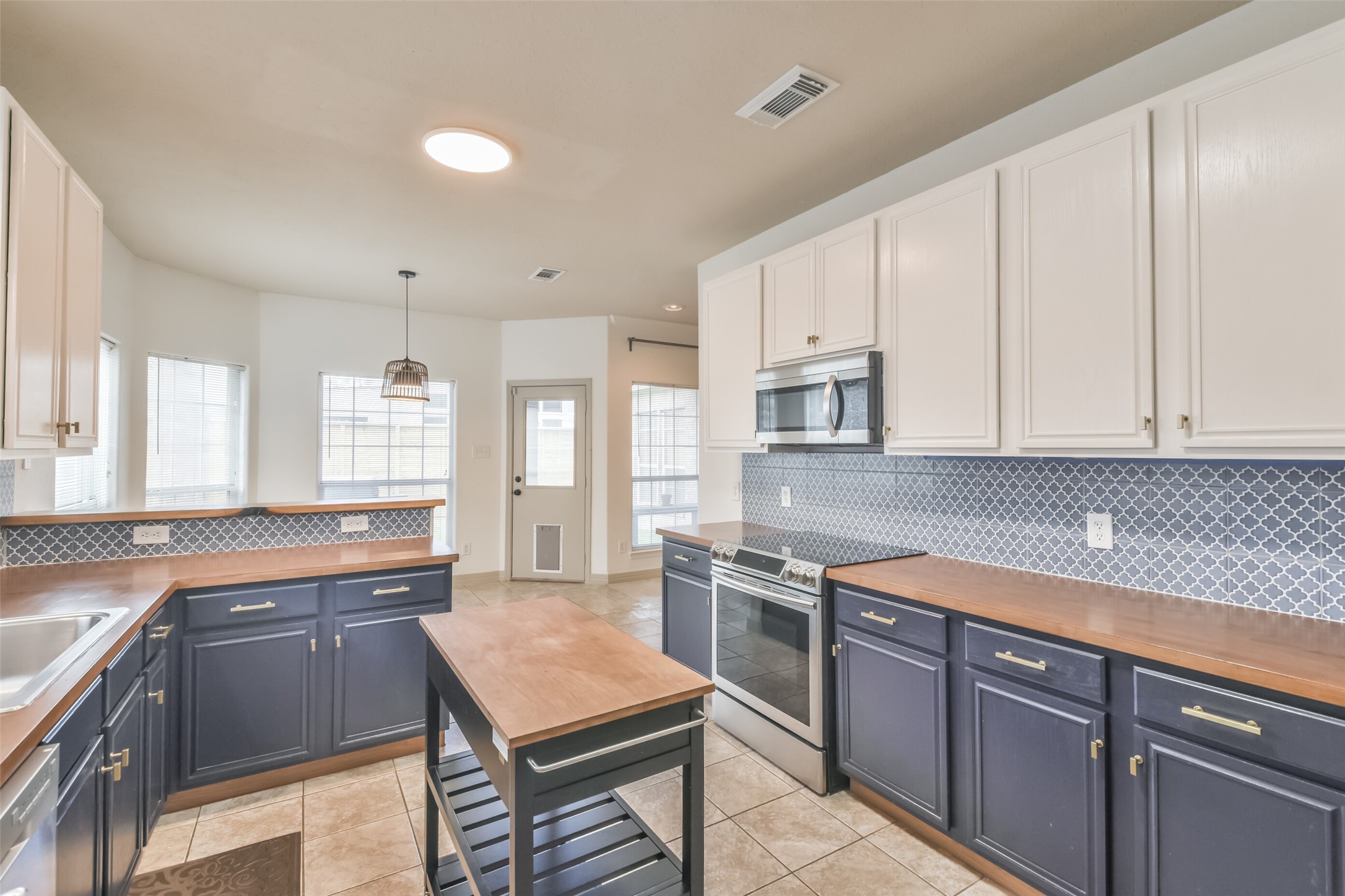 10909 Redbird Conroe, TX 77385 - Photo 7 of 28