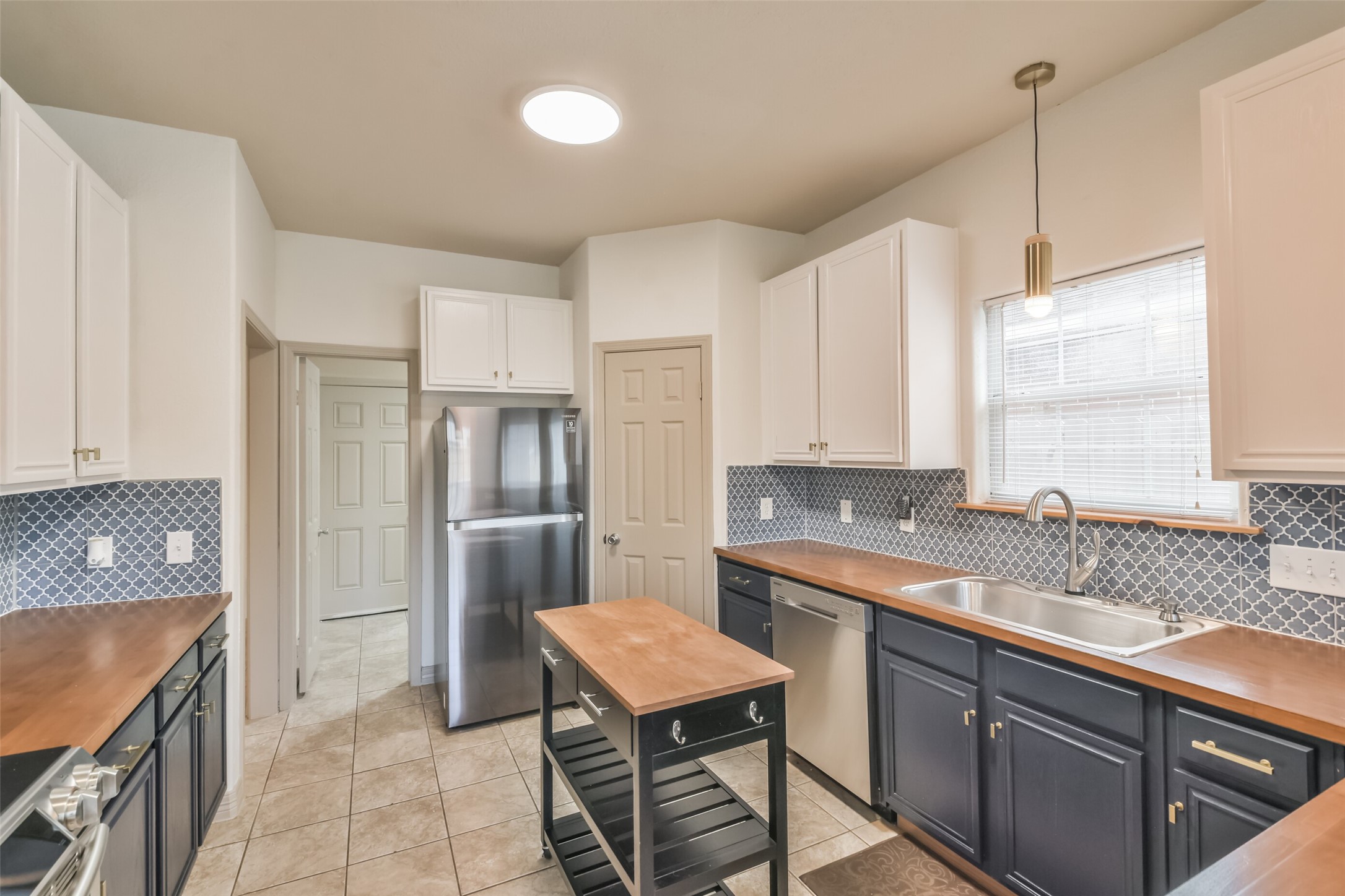 10909 Redbird Conroe, TX 77385 - Photo 8 of 28