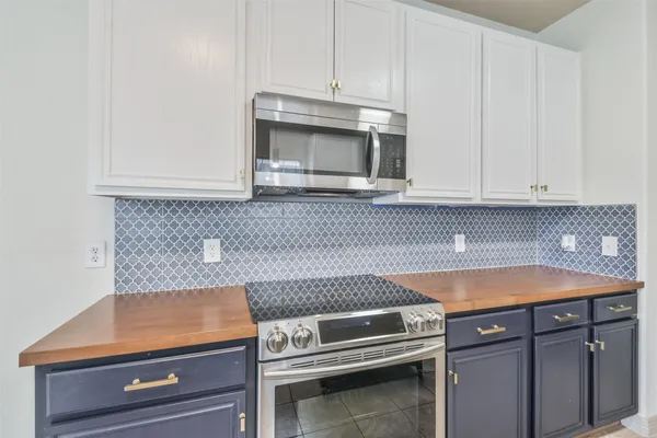 $1,950 | 10909 Redbird, Conroe, TX 77385