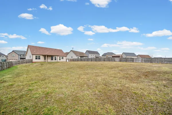 $2,000 | 1725 Autumnwood Boulevard, Clarksville, TN 37042