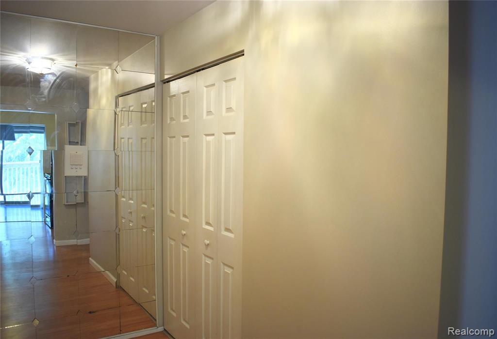 1687 Riverside Drive Rochester Hills, MI 48309 - Photo 19 of 58
