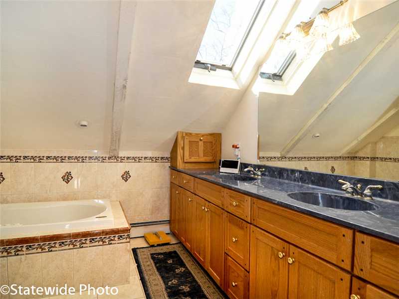 400 Carpenter Road Scituate, RI 02831 - Photo 22 of 25 Master Bath/Spa.