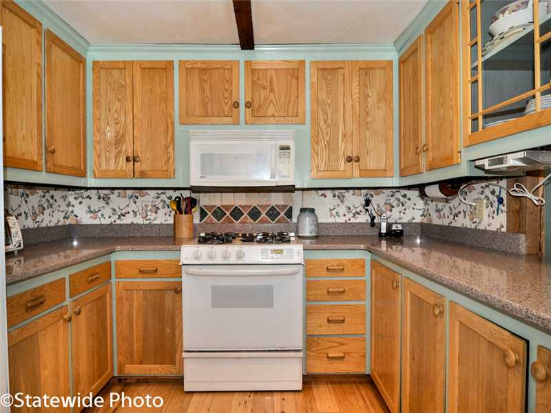 400 Carpenter Road Scituate, RI 02831 - Photo 7 of 25 Kitchen.