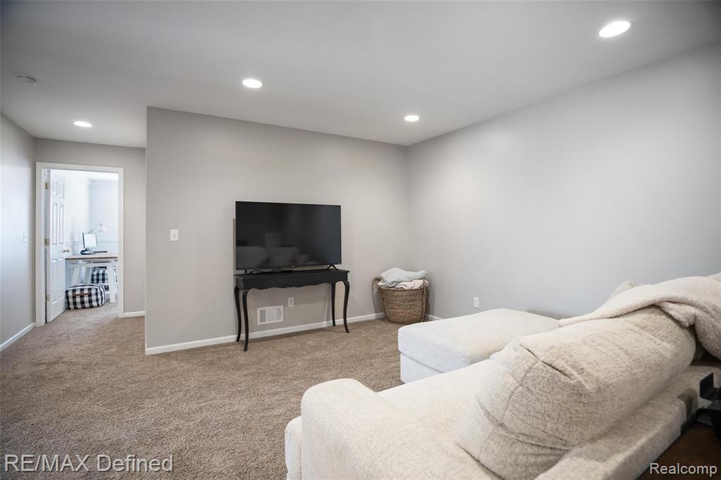 735 East Bluff Court Rochester Hills, MI 48306 - Photo 33 of 53