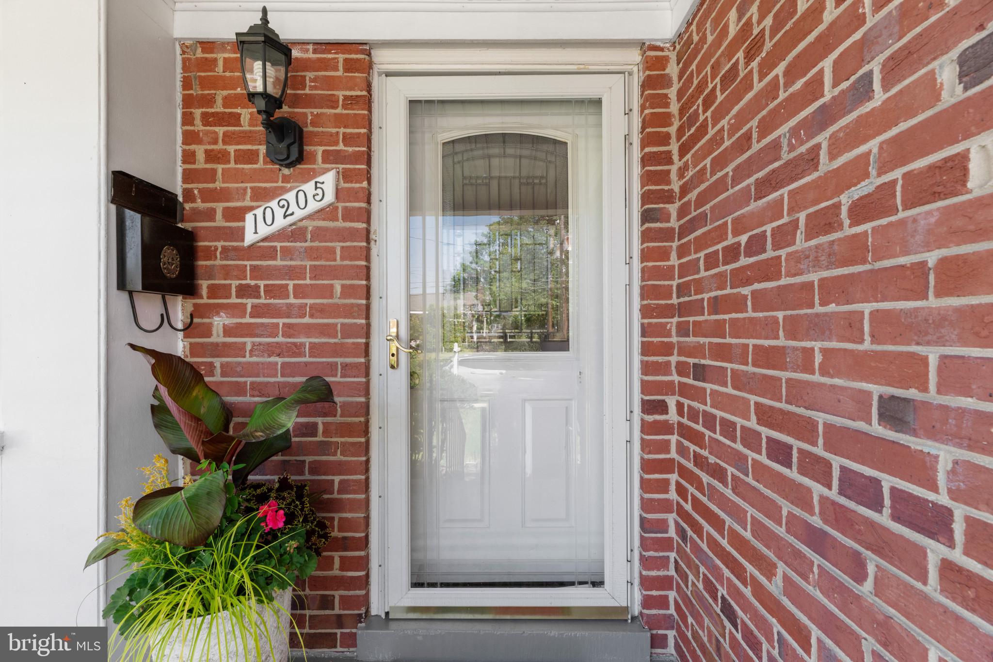 10205 Douglas Avenue Silver Spring, MD 20902 - Photo 4 of 40 Entrance