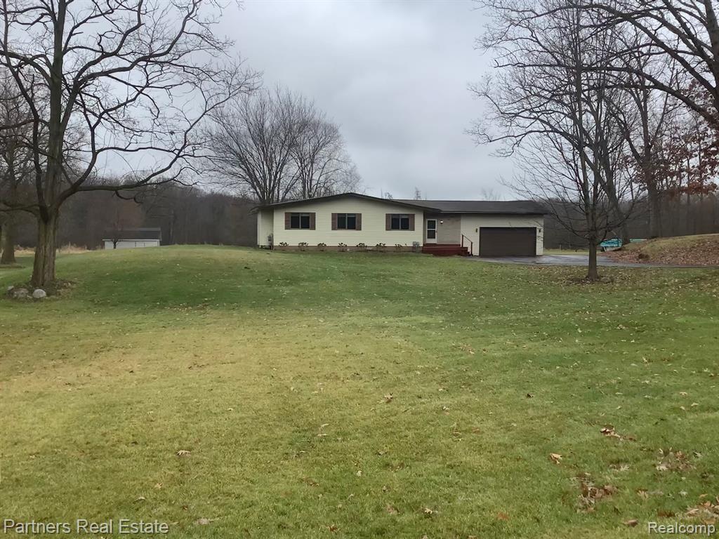 2349 Fisk Road Howell, MI 48843 - Photo 2 of 17