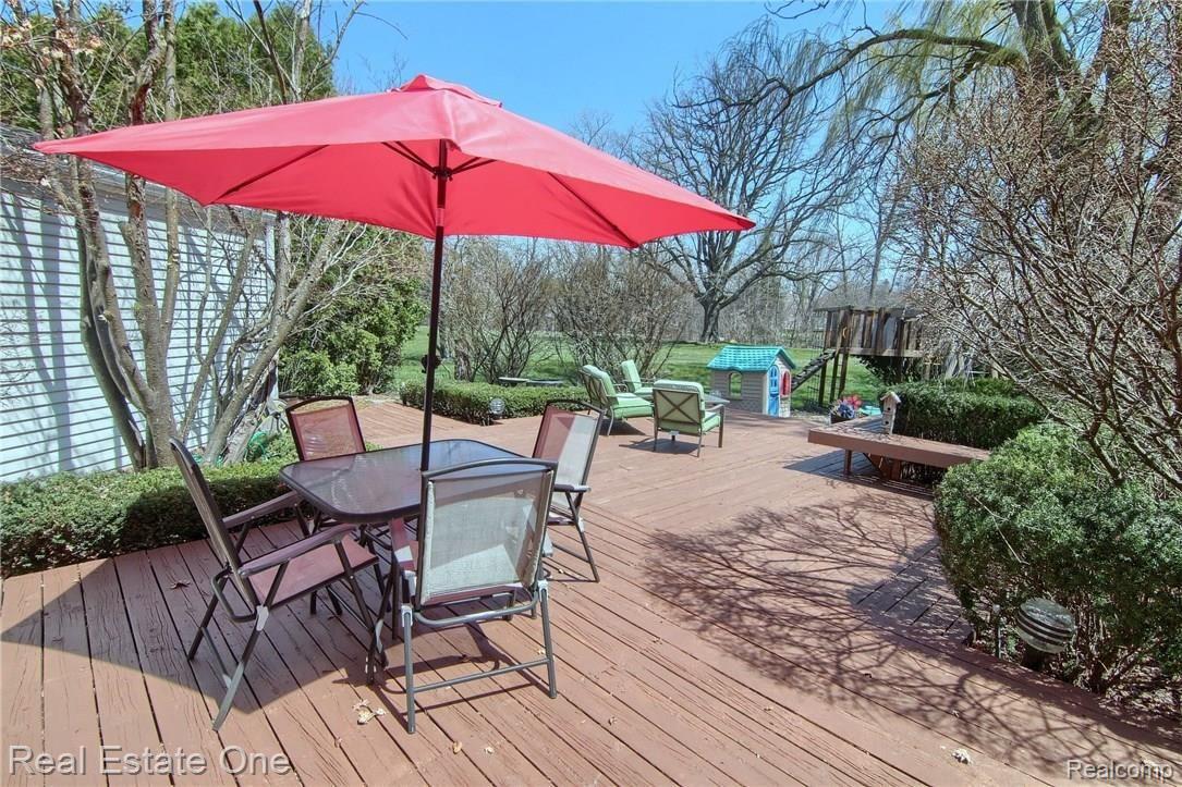 36225 Fredericksburg Road Farmington, MI 48331 - Photo 6 of 30 Deck_2nd_View.jpg