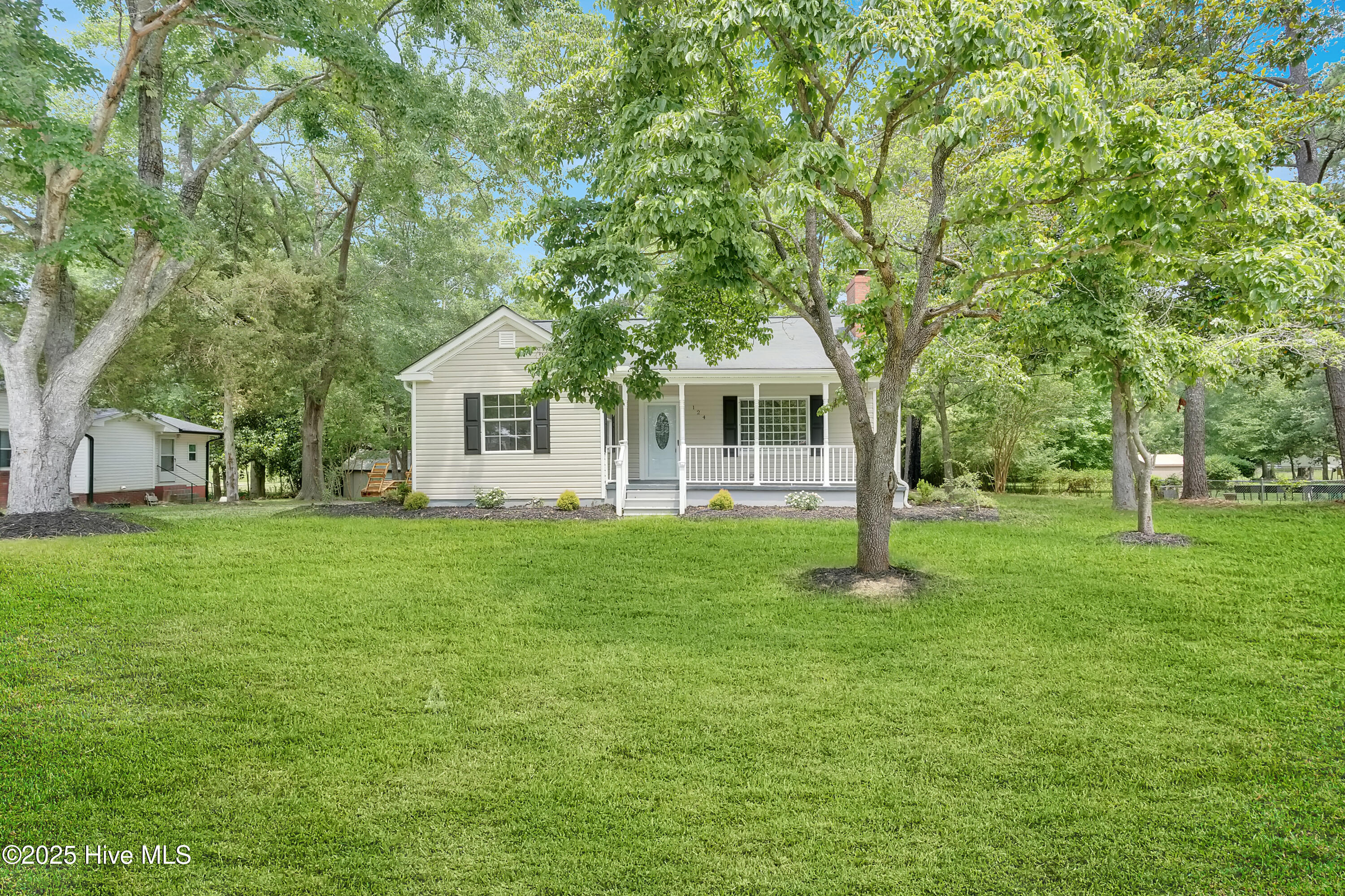 124 Parker Street Rockingham, NC 28379 - Photo 3 of 26 DSC09405