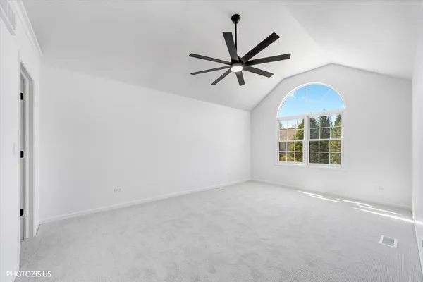 $329,900 | 102 River Bluff Court, Carpentersville, IL 60110