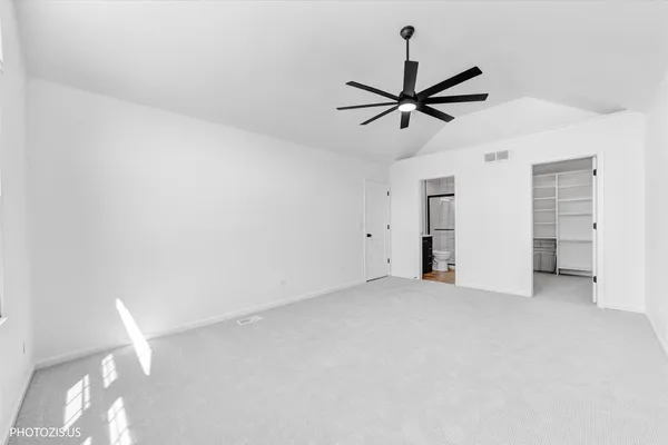 $329,900 | 102 River Bluff Court, Carpentersville, IL 60110