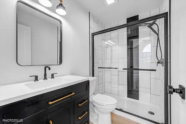 $329,900 | 102 River Bluff Court, Carpentersville, IL 60110