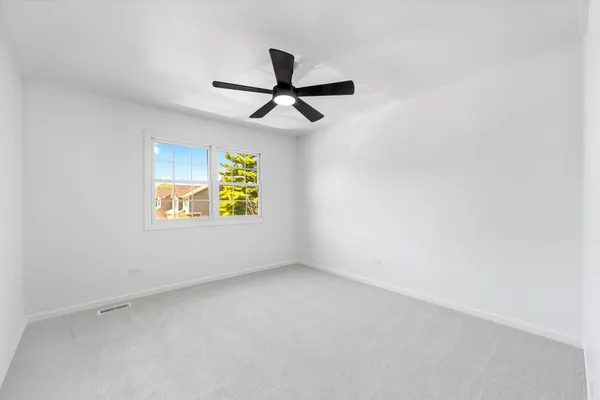 $329,900 | 102 River Bluff Court, Carpentersville, IL 60110