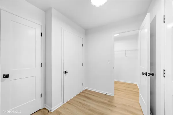 $329,900 | 102 River Bluff Court, Carpentersville, IL 60110