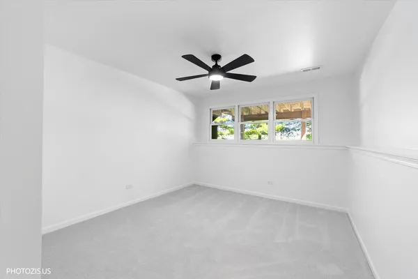 $329,900 | 102 River Bluff Court, Carpentersville, IL 60110