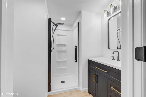 $329,900 | 102 River Bluff Court, Carpentersville, IL 60110