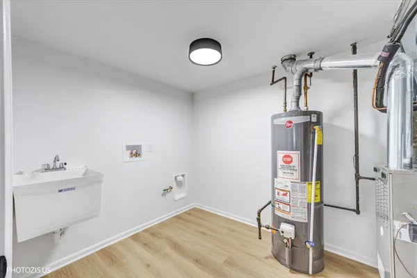 $329,900 | 102 River Bluff Court, Carpentersville, IL 60110