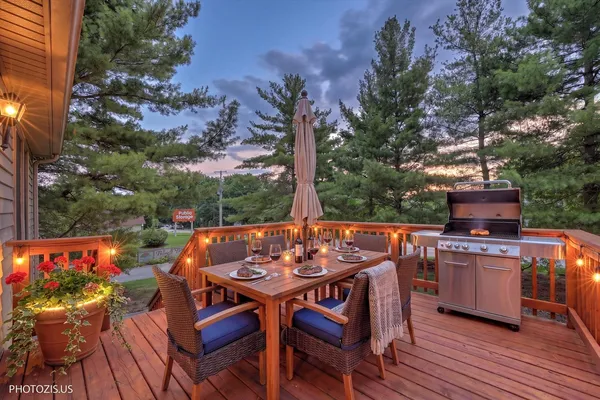 $329,900 | 102 River Bluff Court, Carpentersville, IL 60110