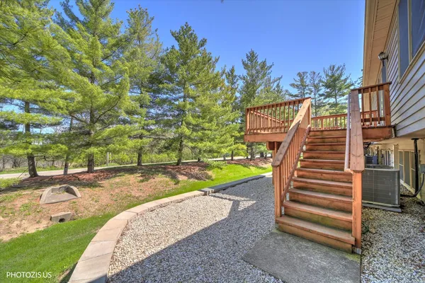 $329,900 | 102 River Bluff Court, Carpentersville, IL 60110