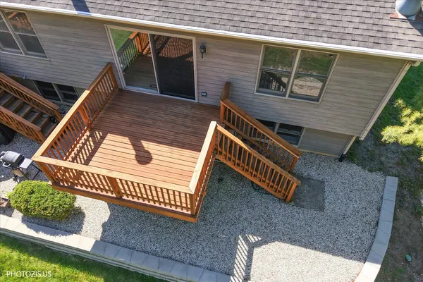 $329,900 | 102 River Bluff Court, Carpentersville, IL 60110