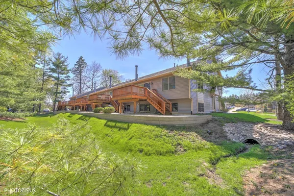 $329,900 | 102 River Bluff Court, Carpentersville, IL 60110