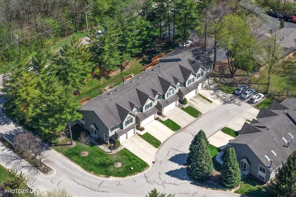 $329,900 | 102 River Bluff Court, Carpentersville, IL 60110