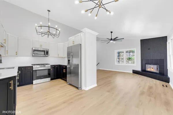 $329,900 | 102 River Bluff Court, Carpentersville, IL 60110