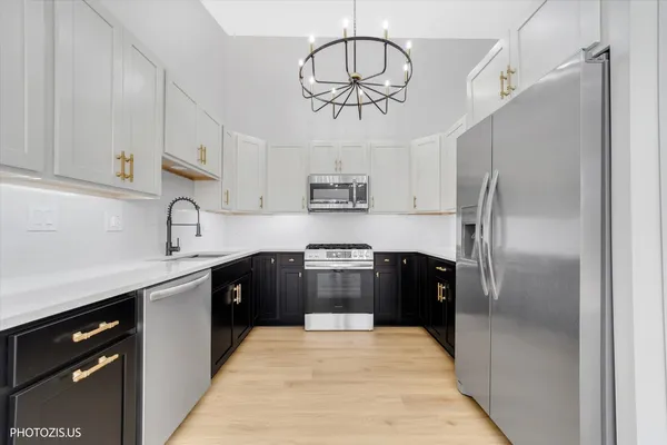 $329,900 | 102 River Bluff Court, Carpentersville, IL 60110