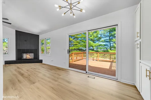 $329,900 | 102 River Bluff Court, Carpentersville, IL 60110