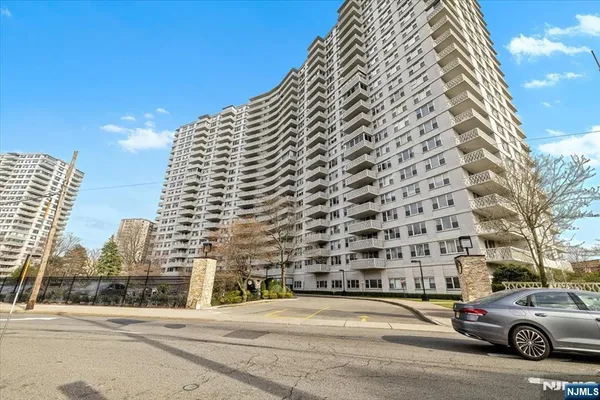 $439,000 | 2000 Linwood Avenue, Unit 14Y, Fort Lee, NJ 07024