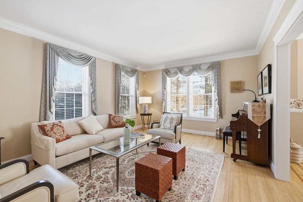 27 Summerfield Road Amherst, MA 01002 - Photo 5 of 42 Gallery Image 5