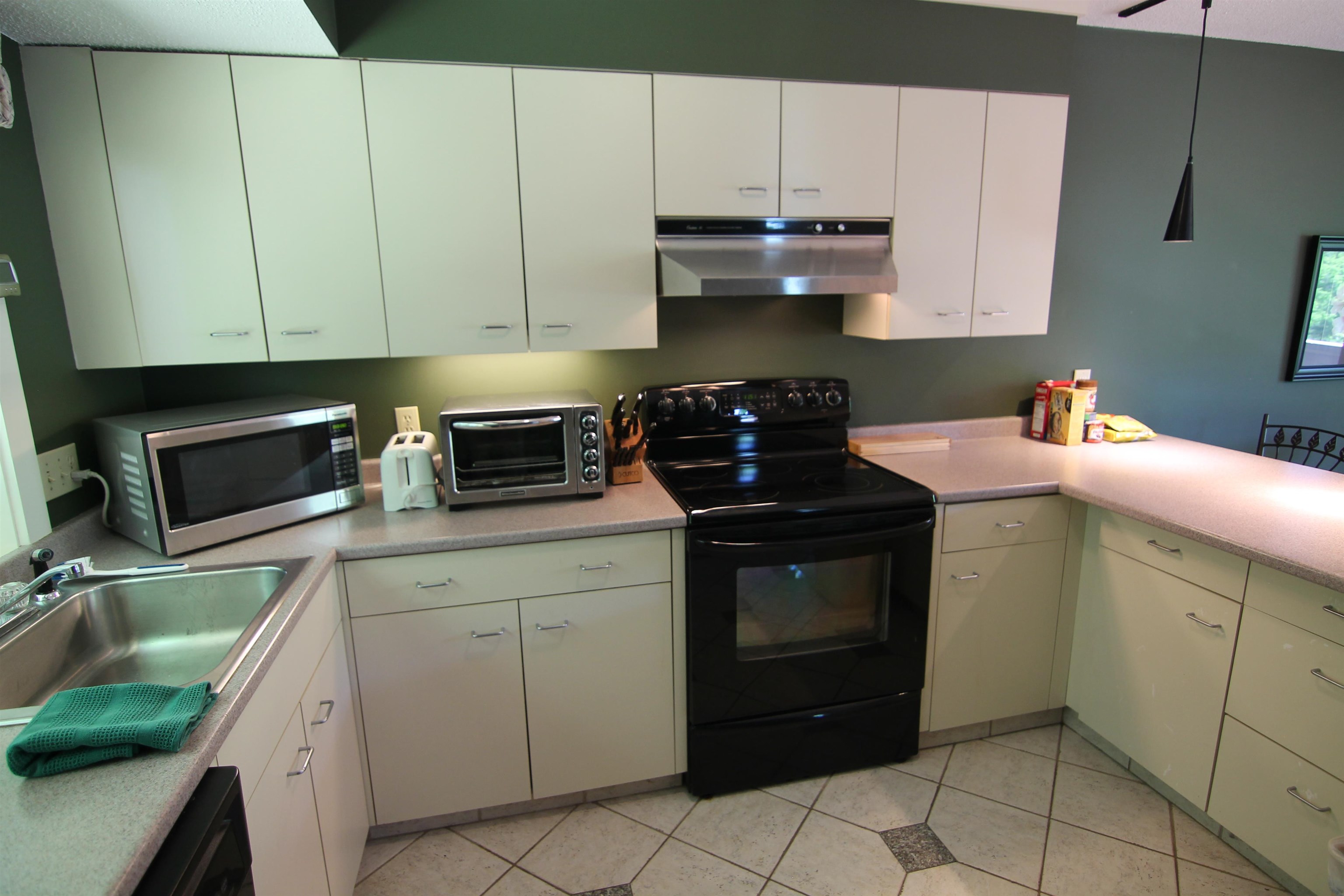 4 Highwood Road, Unit 2 Lincoln, NH 03251 - Photo 3 of 27