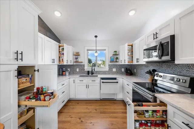 $625,000 | 4452 Kingston Drive, Hernando Beach, FL 34607