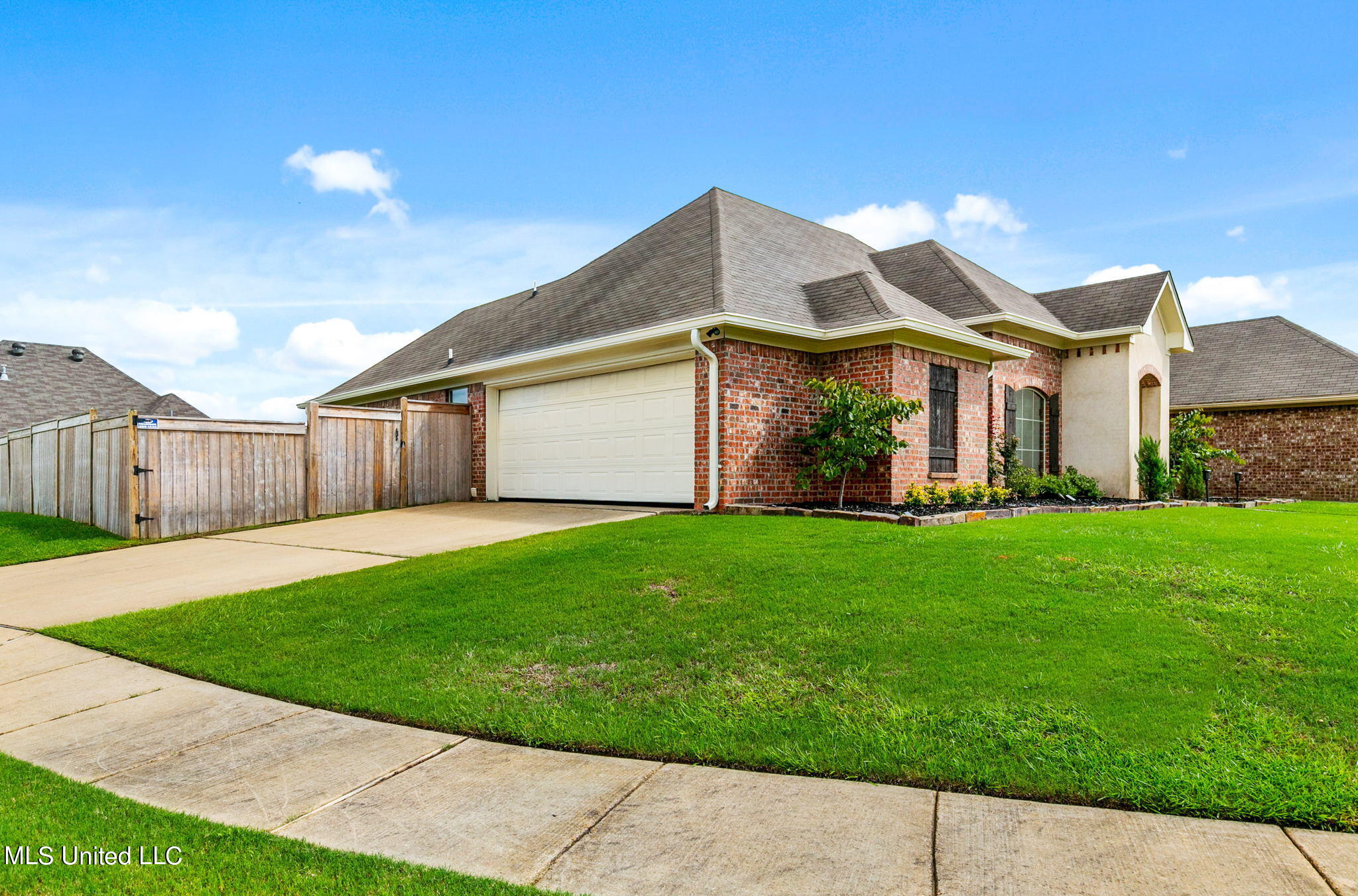 420 Greenfield Ridge Circle Brandon, MS 39042 - Photo 5 of 42 5-web-or-mls-420 Greenfield Ridge-5