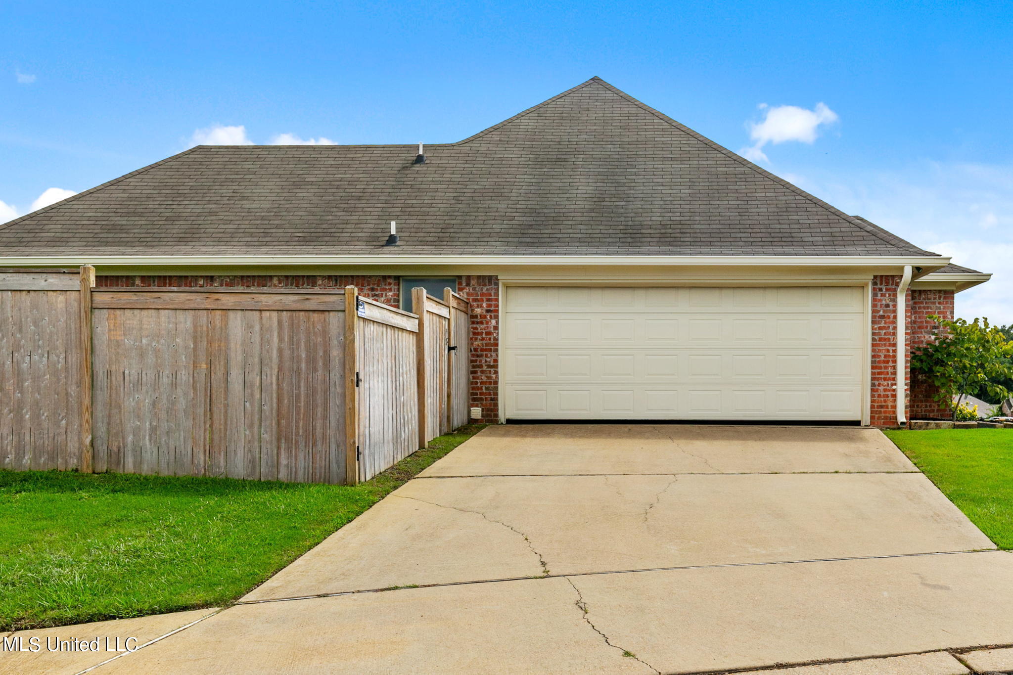 420 Greenfield Ridge Circle Brandon, MS 39042 - Photo 6 of 42 6-web-or-mls-420 Greenfield Ridge-6