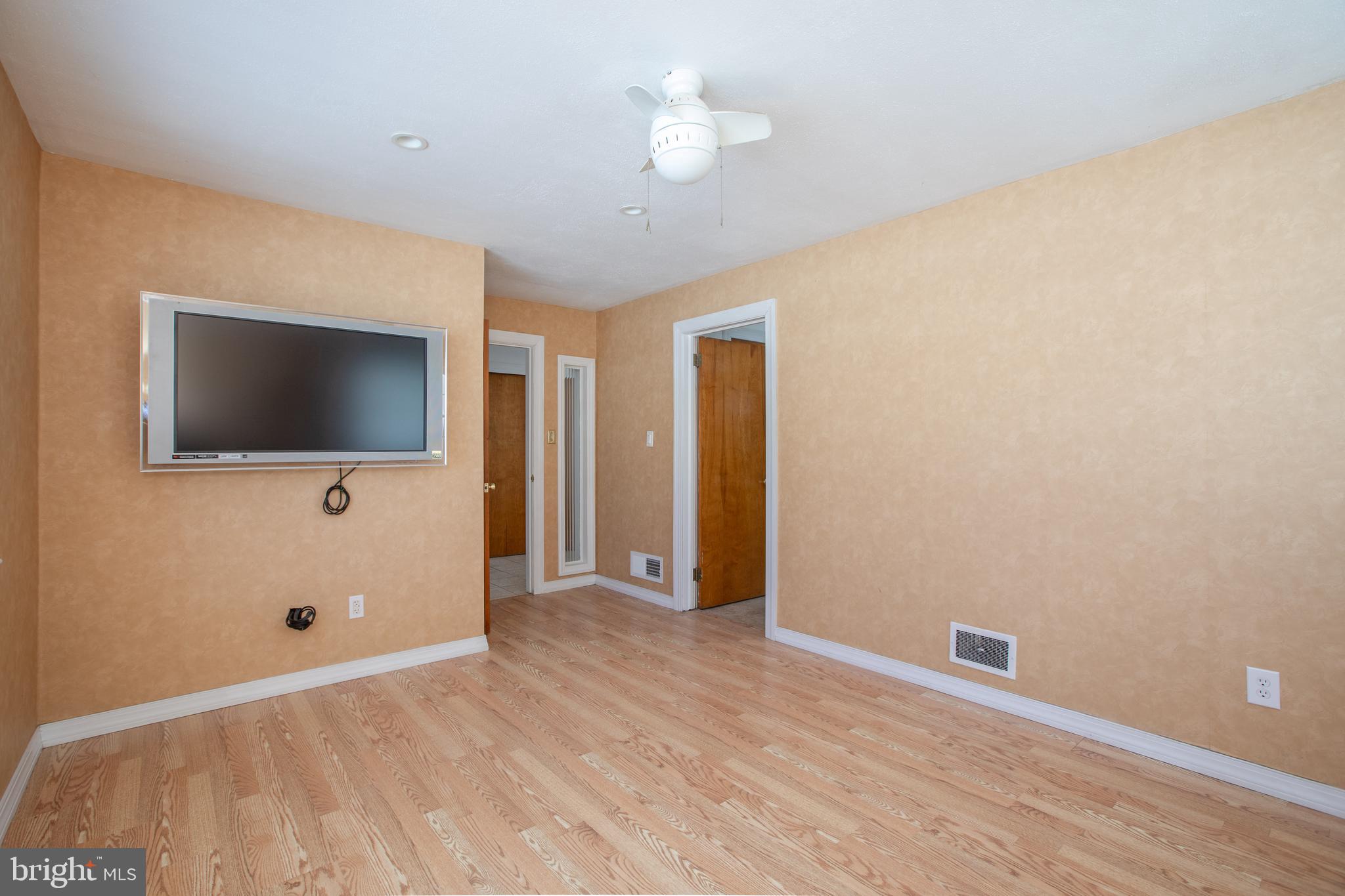 10 Constance Drive Hamilton, NJ 08620 - Photo 4 of 22
