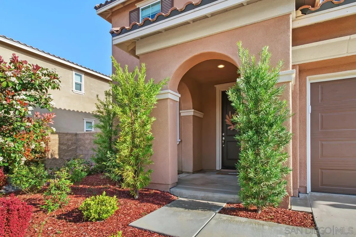 30833 Palette Road Murrieta, CA 92563 - Photo 3 of 53 Gallery Image 3