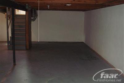 2446 Lavelle Road Flint, MI 48504 - Photo 9 of 11 20144265-8.JPG