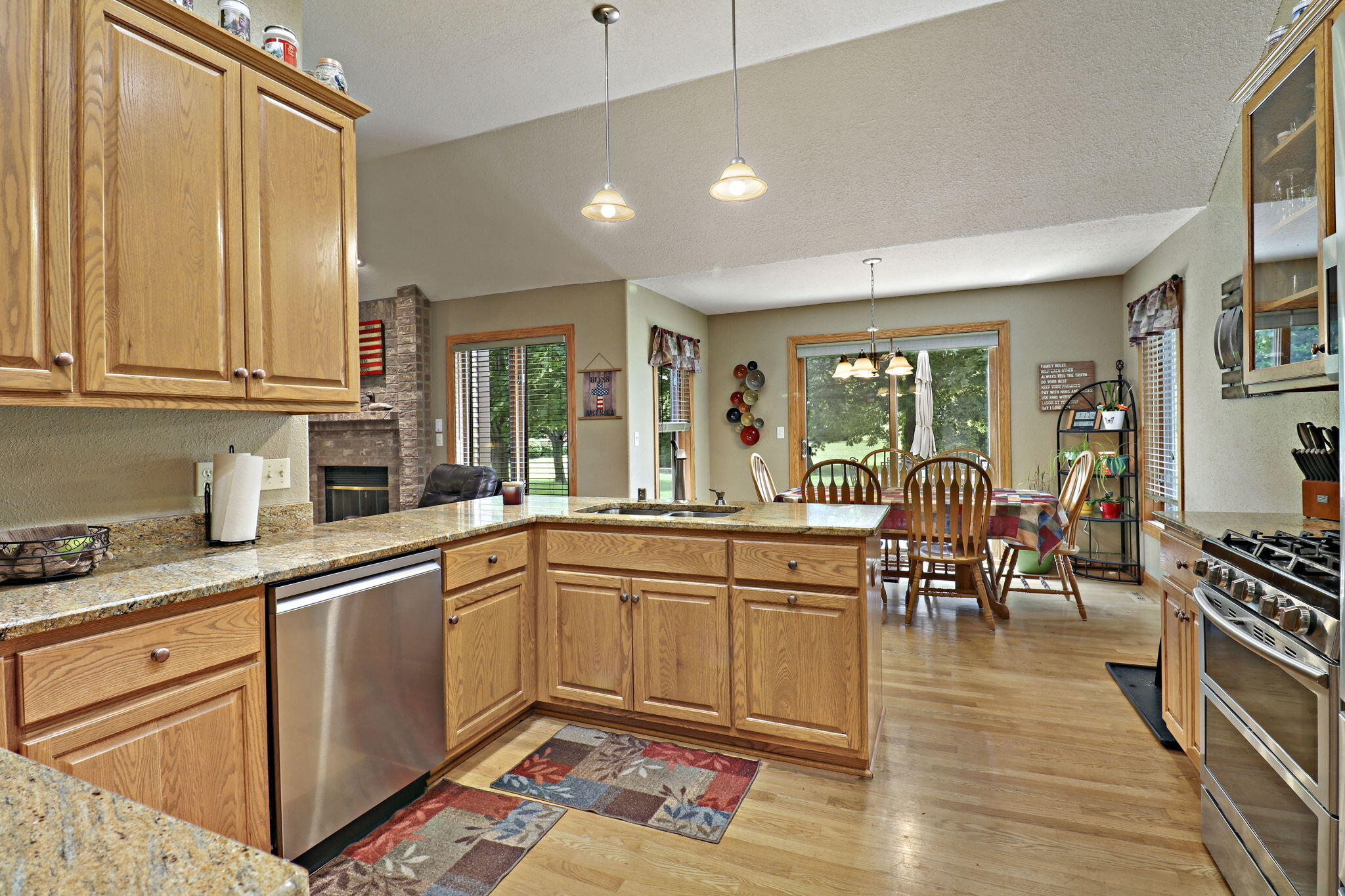 867 River Ridge Circle Waterford, WI 53185 - Photo 18 of 39 Kitchen/Dinette