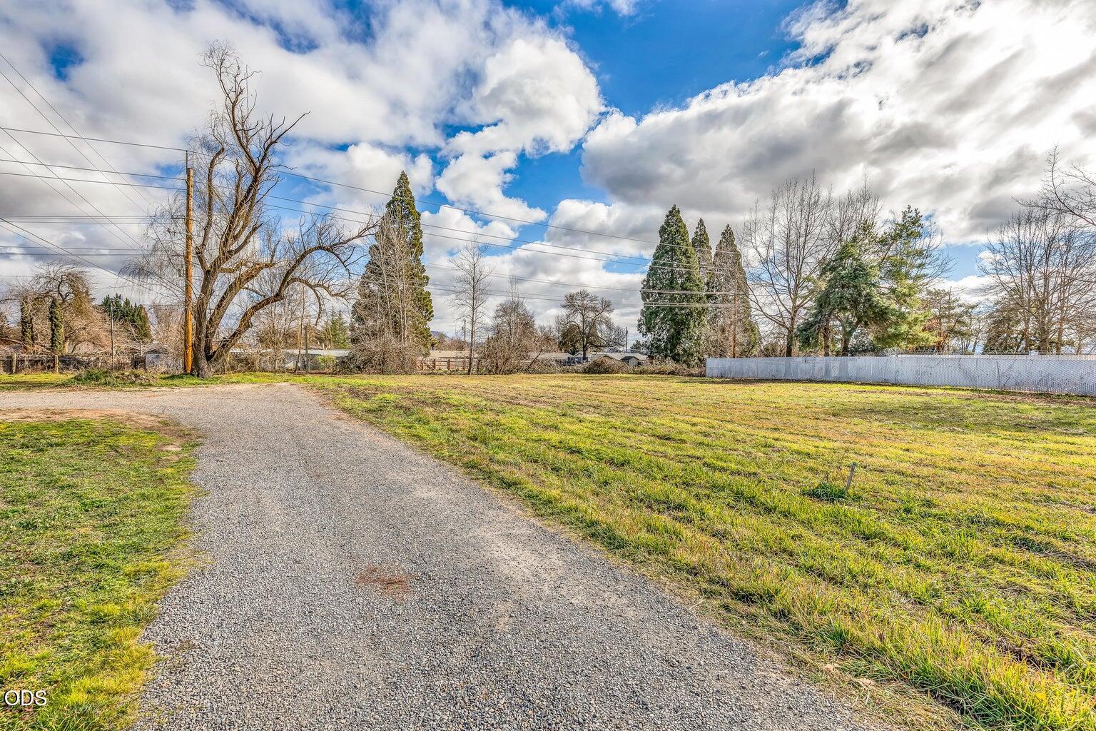 Cascade Drive Central Point, OR 97502 - Photo 3 of 3 Gallery Image 3