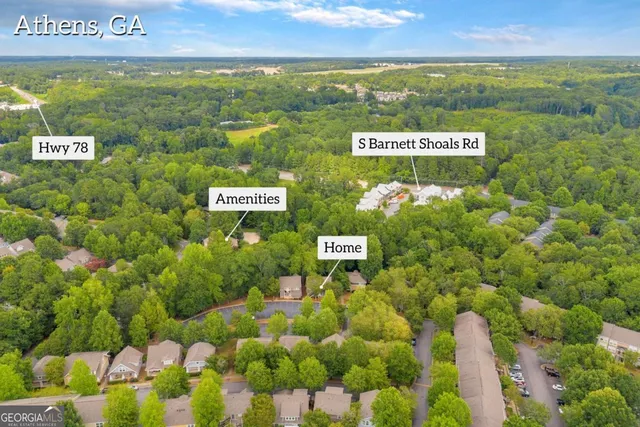 a sign that is sitting on the top of a building