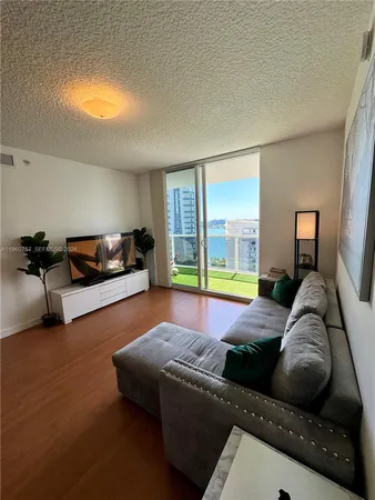 $3,400 | 601 Northeast 23rd Street, Unit PH04, Miami, FL 33137