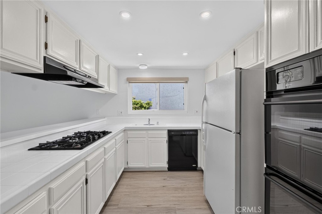 3026 Softwind Way Torrance, CA 90505 - Photo 16 of 36