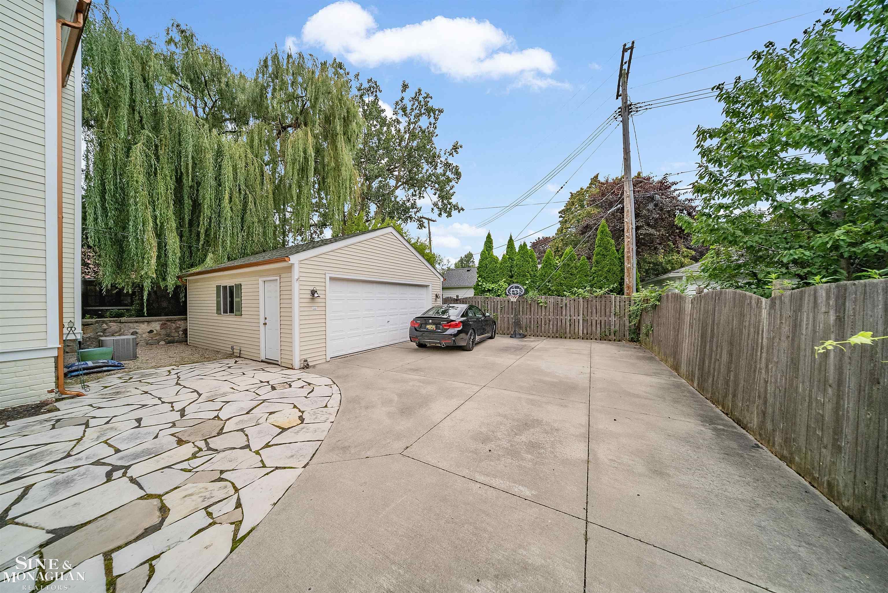 198 Kerby Road Grosse Pointe, MI 48236 - Photo 35 of 40 50134074-6b3465b8-a24e-4cc1-a744-2000323ef52b.JPG