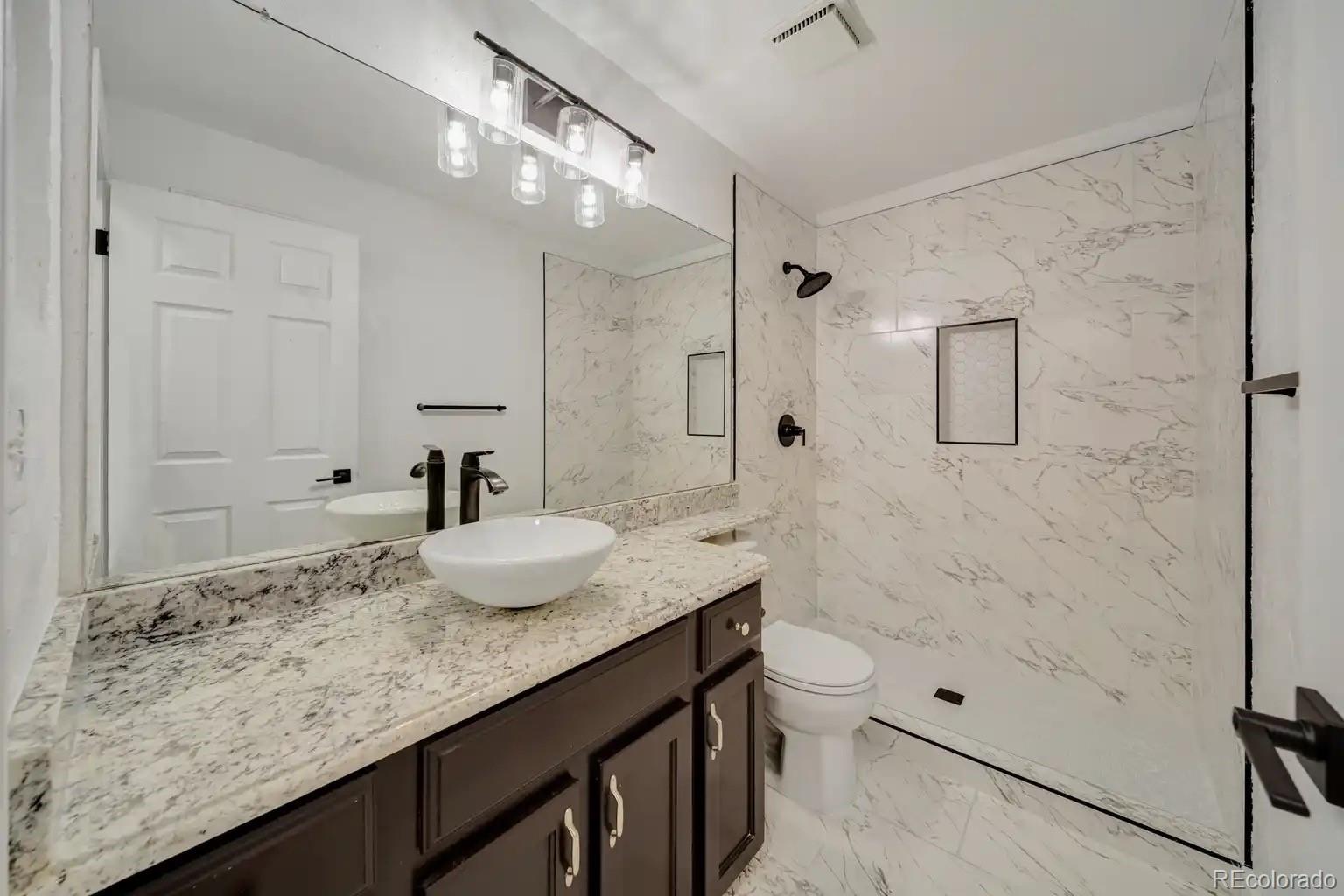 4666 Freeport Way Denver, CO 80239 - Photo 10 of 27