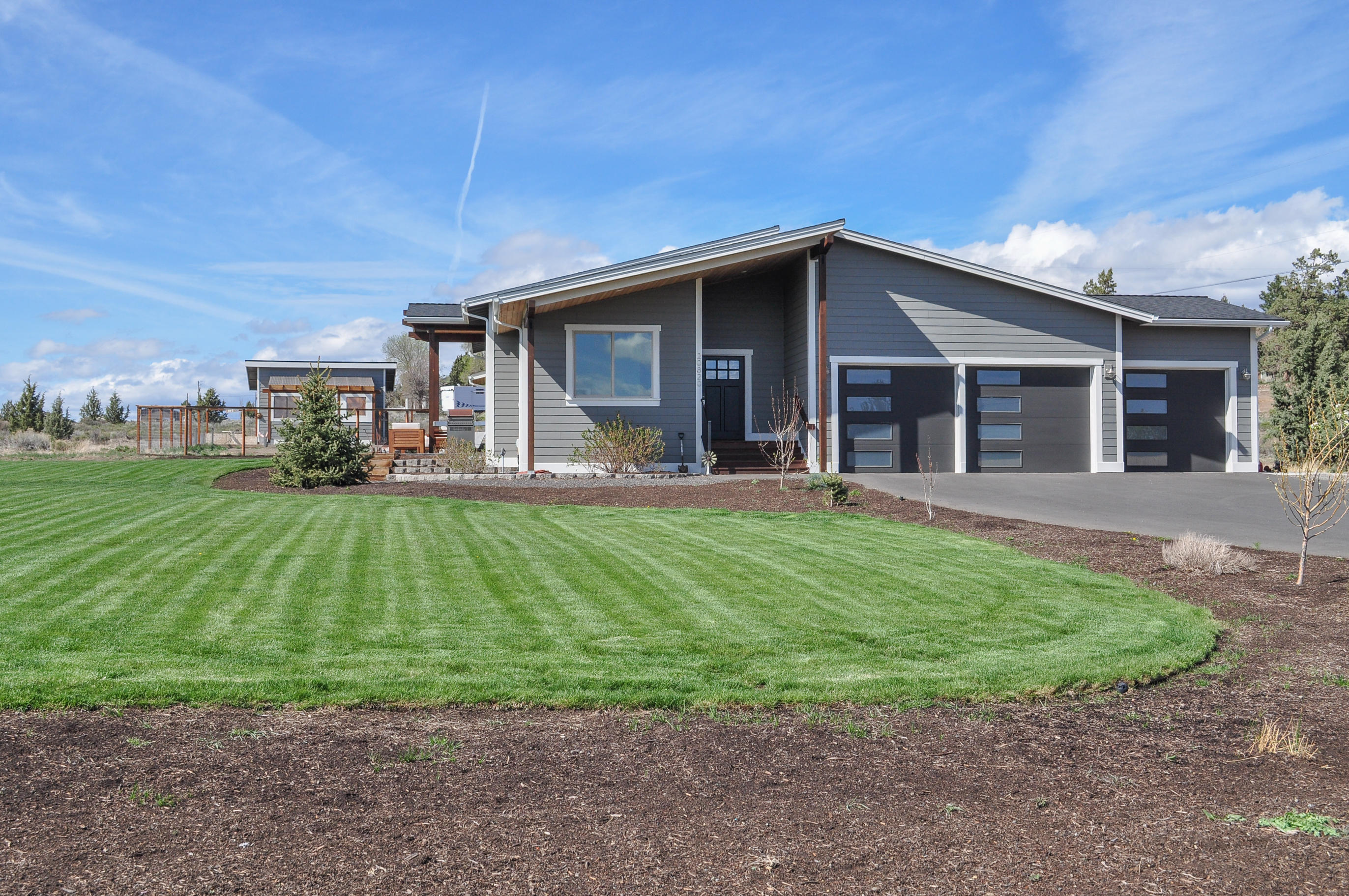 20820 Tumalo Road Bend, OR 97703 - Photo 2 of 33 Front Exterior