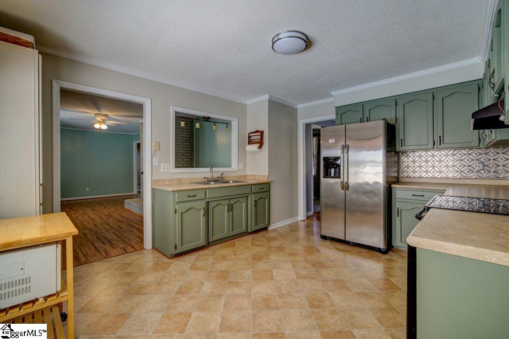 160 Spring Street Boiling Springs, SC 29316 - Photo 4 of 36 Gallery Image 4